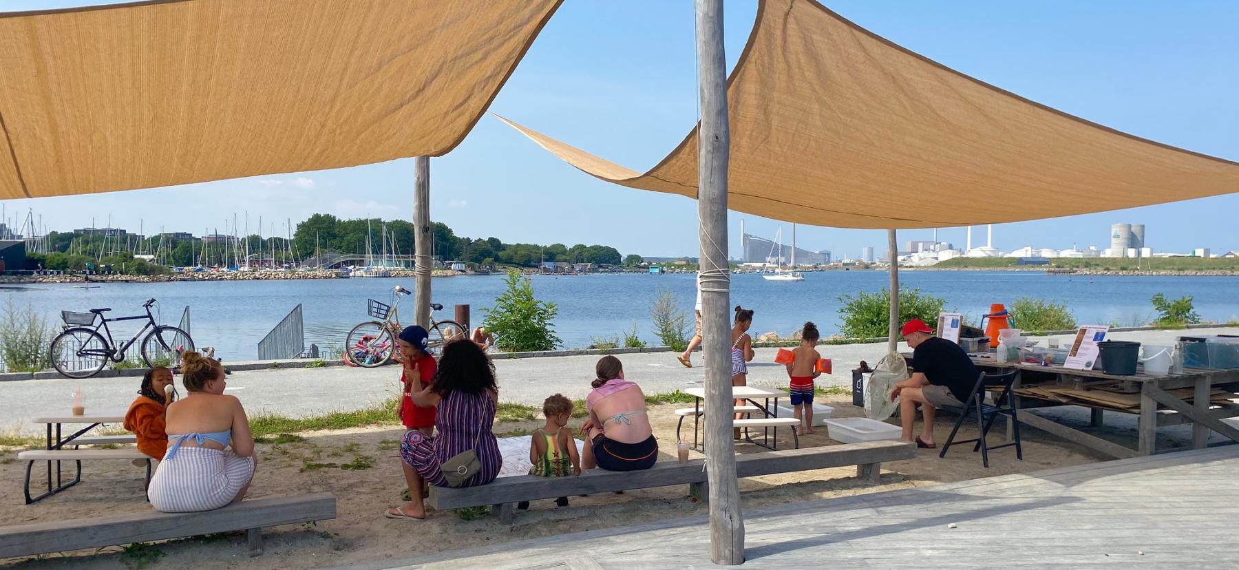 Hygge under solsejl